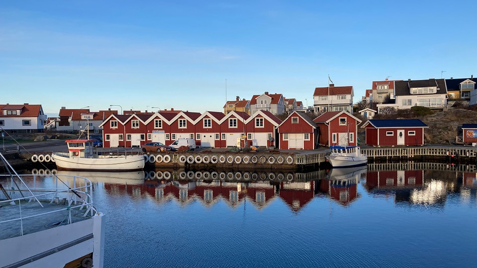 Bild från västkusten, sjöbodar